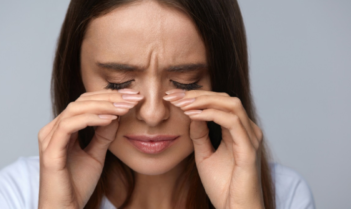 Как проявляется аллергия на глазах от туши