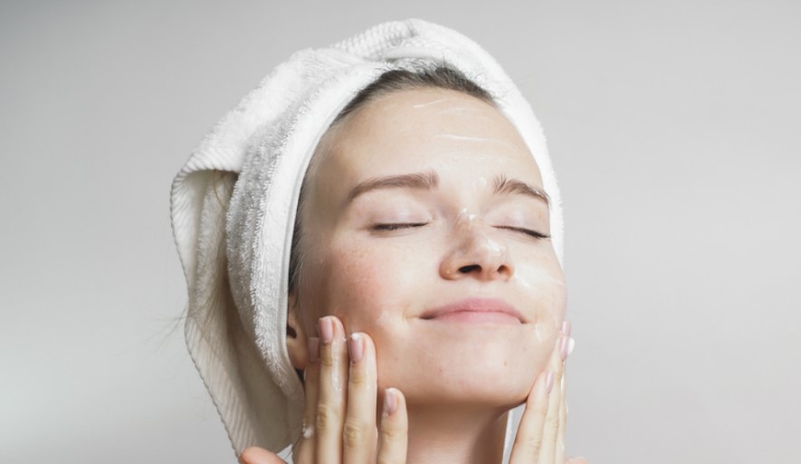 Как очищать кожу лица зимой